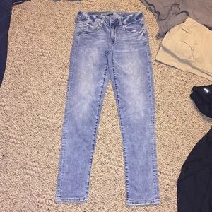 American Eagle light washed jeans